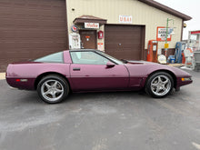Load image into Gallery viewer, 1995 Corvette Coupe 36k miles
