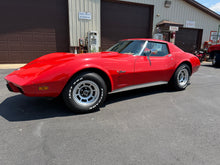 Load image into Gallery viewer, 1976 Corvette Stingray 4 speed
