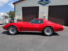 Load image into Gallery viewer, 1976 Corvette Stingray 4 speed
