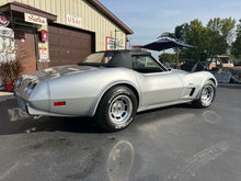 Load image into Gallery viewer, 1975 Roadster 4 speed
