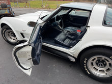 Load image into Gallery viewer, 1979 Corvette Coupe
