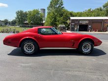 Load image into Gallery viewer, 1976 Corvette Stingray 4 speed
