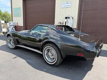 Load image into Gallery viewer, 1975 Corvette Stingray t-top coupe

