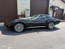 Load image into Gallery viewer, 1975 Corvette Stingray t-top coupe
