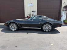 Load image into Gallery viewer, 1975 Corvette Stingray t-top coupe
