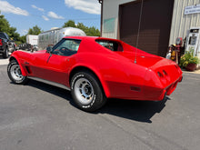 Load image into Gallery viewer, 1976 Corvette Stingray 4 speed
