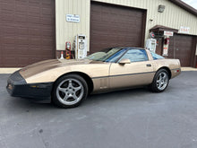 Load image into Gallery viewer, 1984 Corvette Coupe
