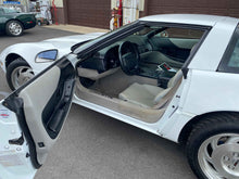 Load image into Gallery viewer, 1994 Corvette Coupe
